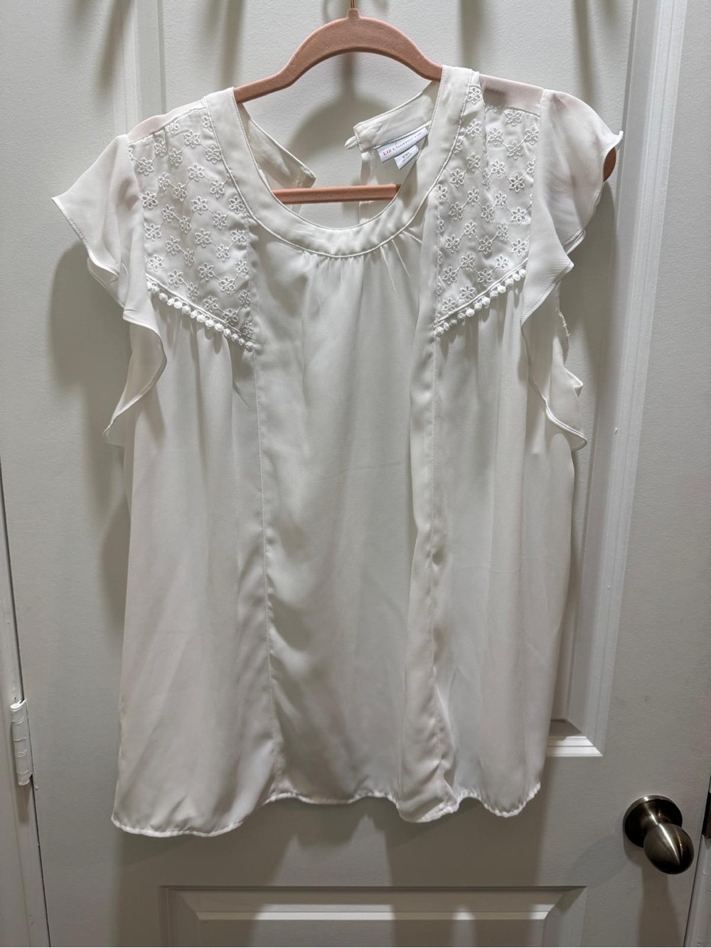 Liz Claiborne Cream V-Neck Flutter Sleeve Blouse
